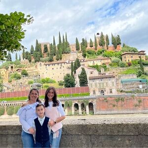 Meet your Posher, Estera